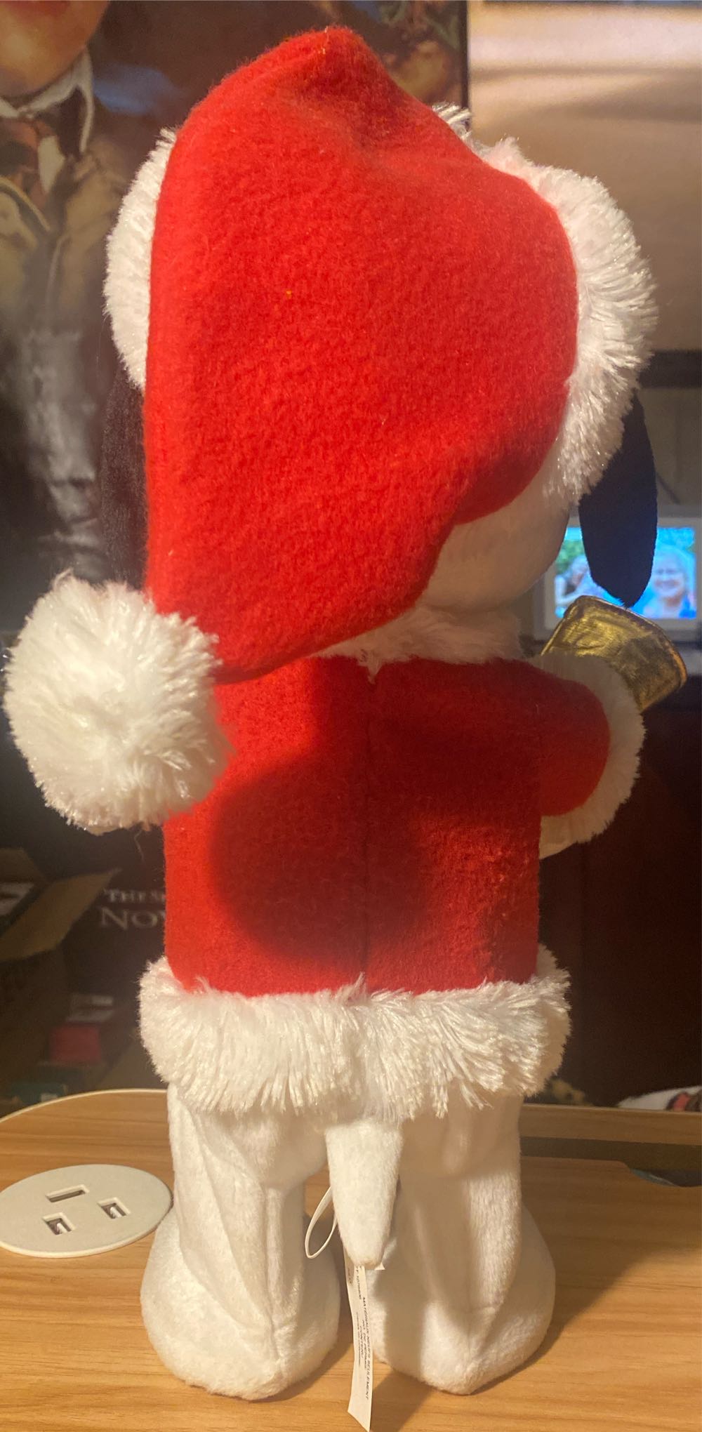 2011 Hallmark Snoopy Ringing Bells  (United States) plush collectible - Main Image 2