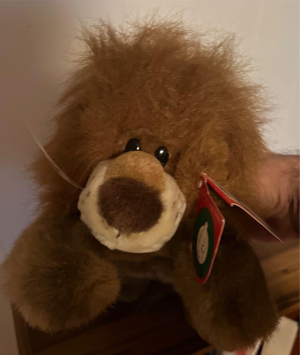 People Pals Lion  plush collectible - Main Image 3