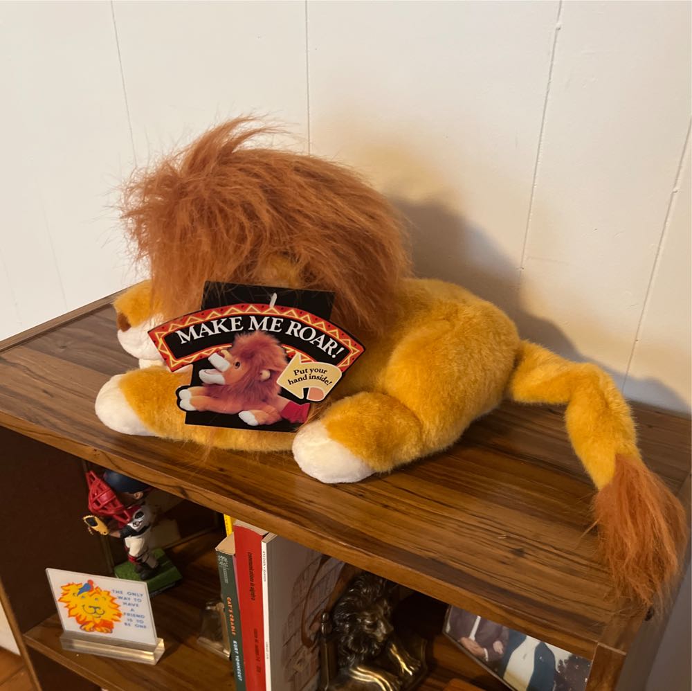 Lion King Make Me Roar  plush collectible - Main Image 4