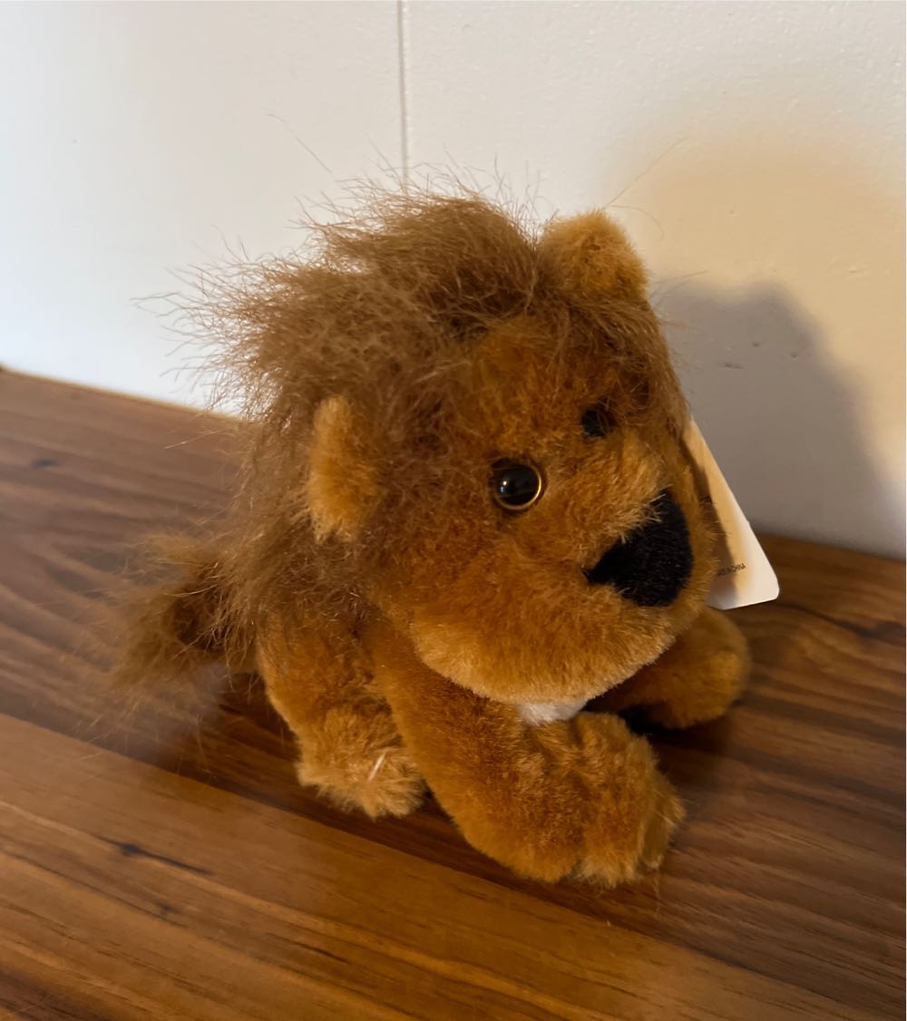 Jumbo Jungle Pets Lion  plush collectible - Main Image 4