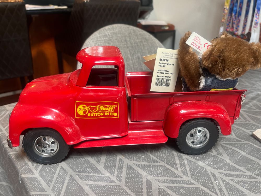 Steiff Delivery Bear 16  (Germany) plush collectible [Barcode 4001505665226] - Main Image 2