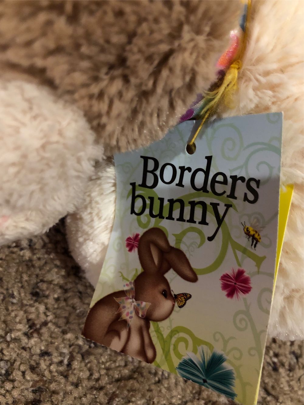 Borders Bunny Nibbles  plush collectible [Barcode 9780681599215] - Main Image 3