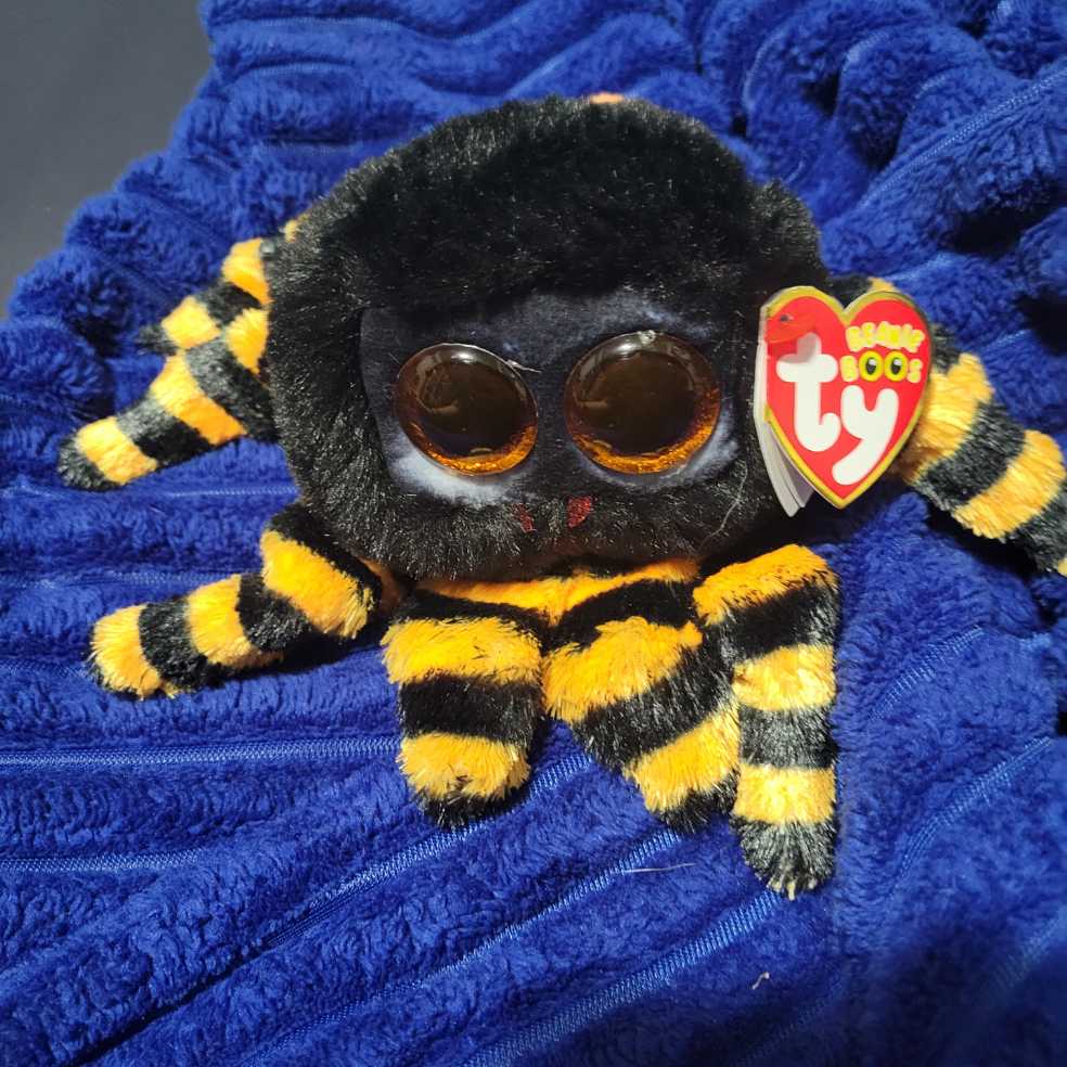 Charlotte the Spider   plush collectible [Barcode 008421372980] - Main Image 2