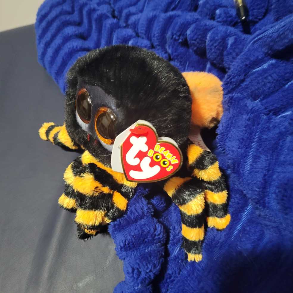 Charlotte the Spider   plush collectible [Barcode 008421372980] - Main Image 3