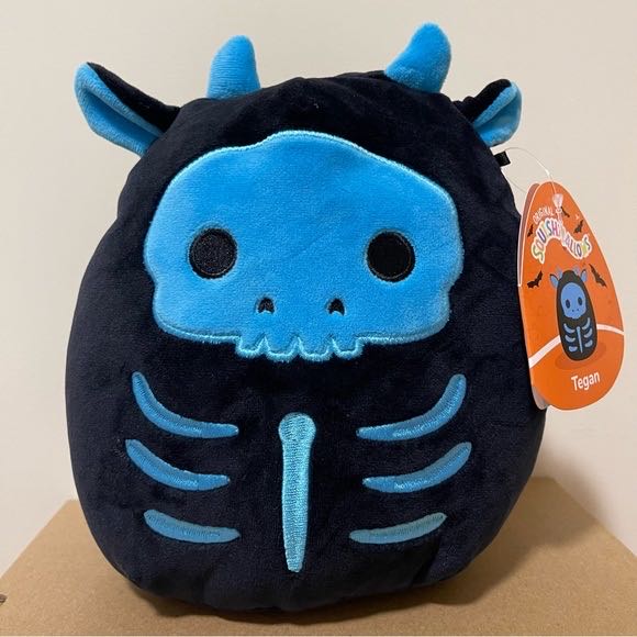 Tegan  (Canada) plush collectible [Barcode 734689690718] - Main Image 1