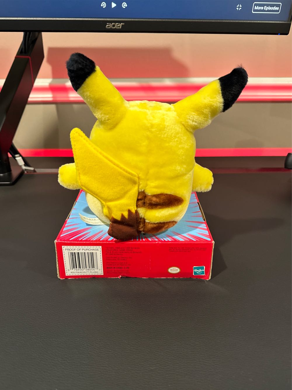 Hasbro Pikachu #25 Plush In Box  plush collectible [Barcode 076930580547] - Main Image 2