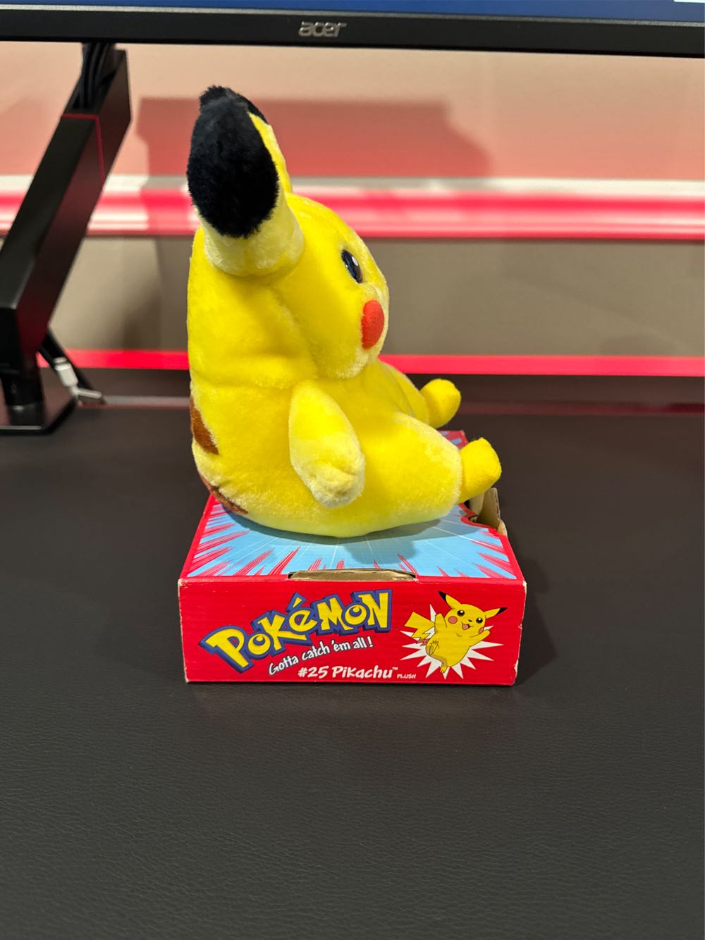 Hasbro Pikachu #25 Plush In Box  plush collectible [Barcode 076930580547] - Main Image 4