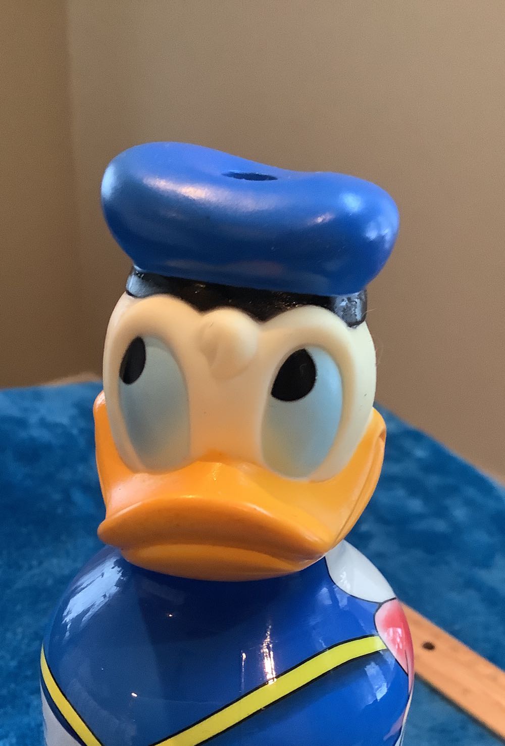 27) Johnson’s Disney Donald Duck Kid Body Bath 8.25”t Plastic Full Bottle  plush collectible [Barcode 381370018919] - Main Image 3