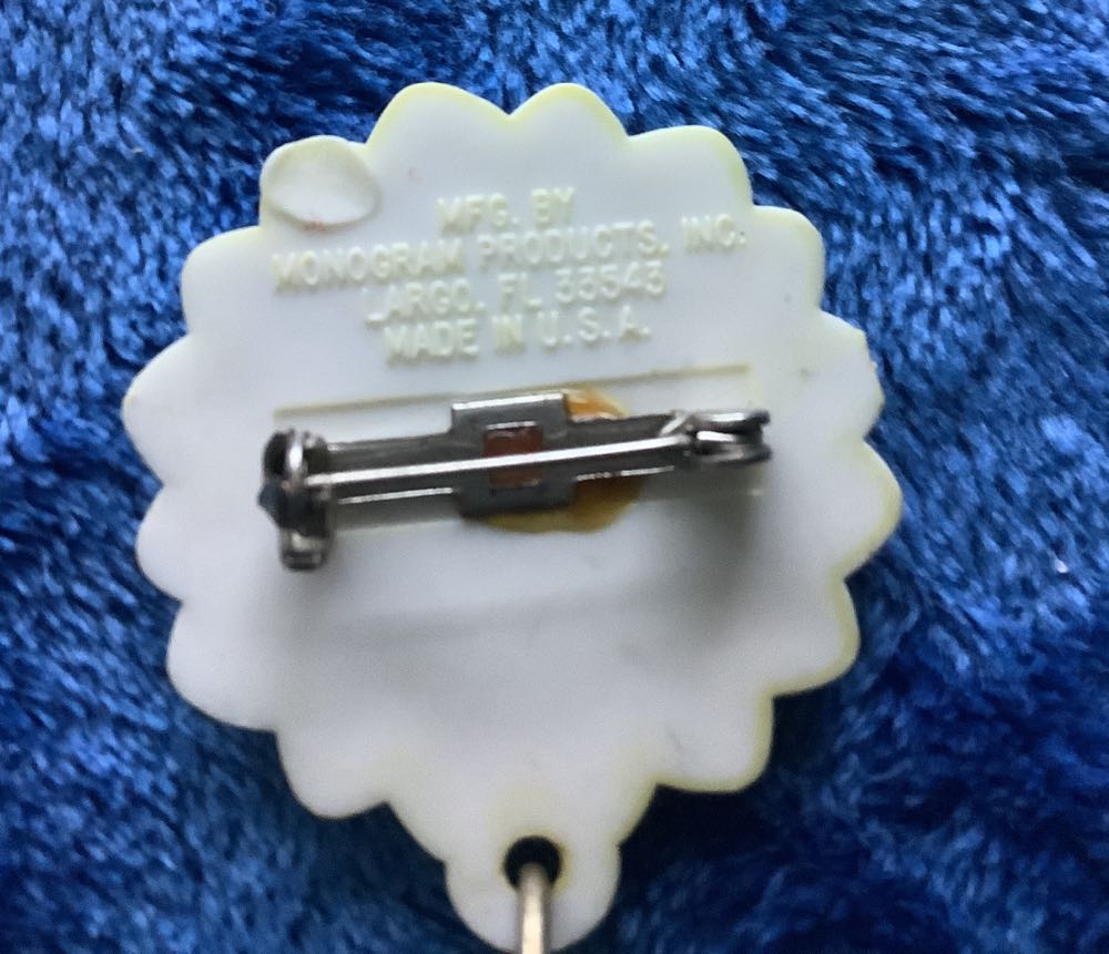 61) Vintage Donald Duck Florida Keys Label Pin 70’s-80’s  plush collectible - Main Image 3