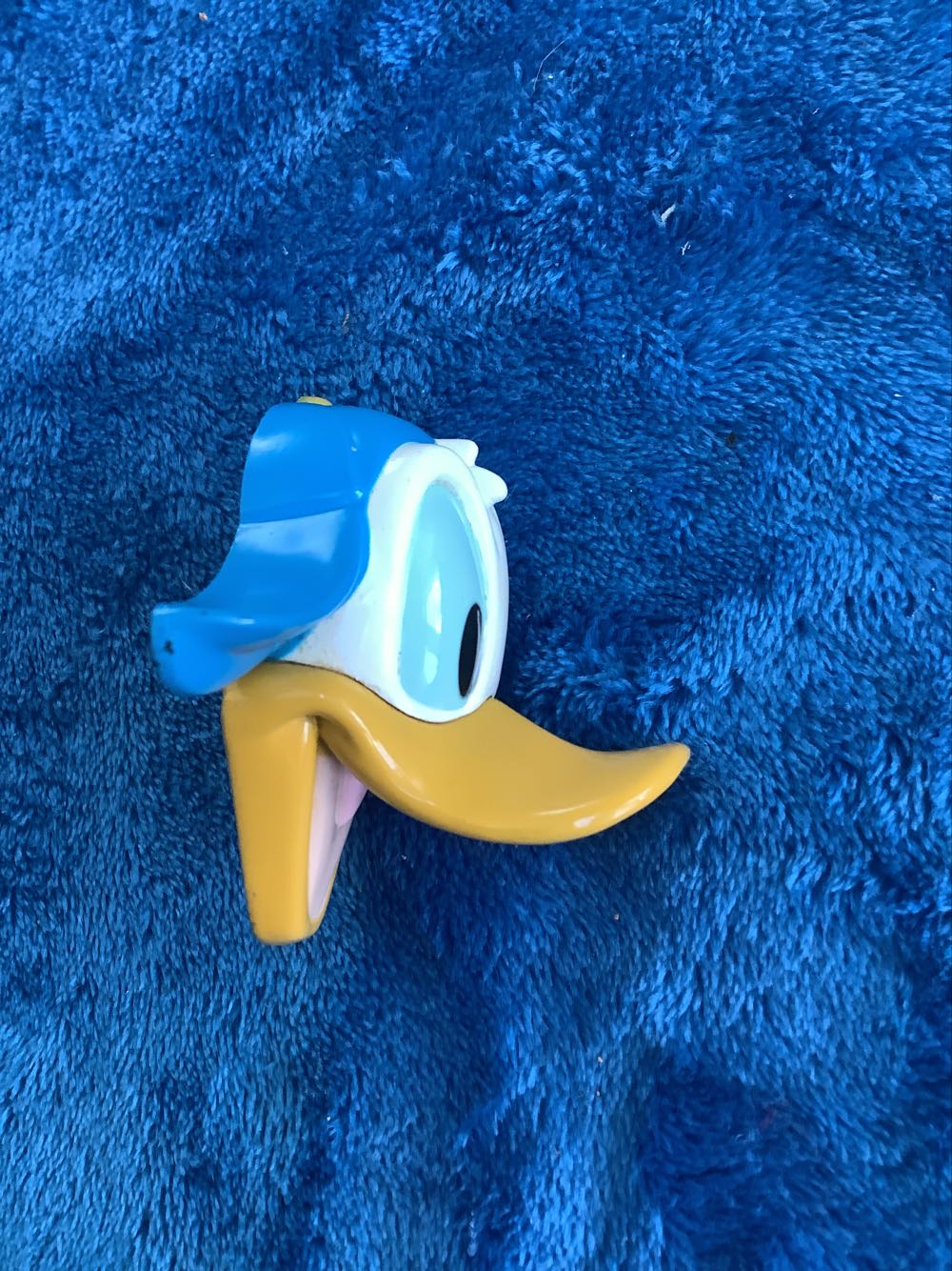 81) Vintage 3-D face magnet Donald Duck Walt Disney parks  plush collectible - Main Image 2