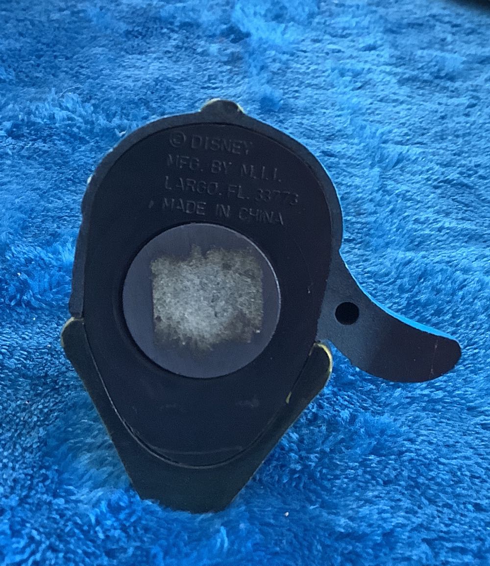 81) Vintage 3-D face magnet Donald Duck Walt Disney parks  plush collectible - Main Image 3