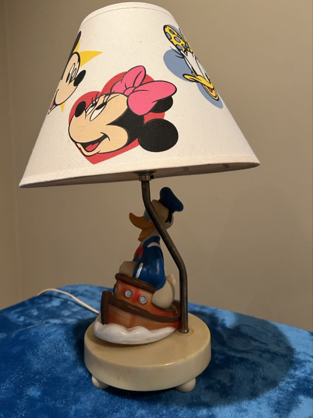 95) Pre-1968,Working Donald Duck Lamp With Disney Shade   plush collectible - Main Image 2