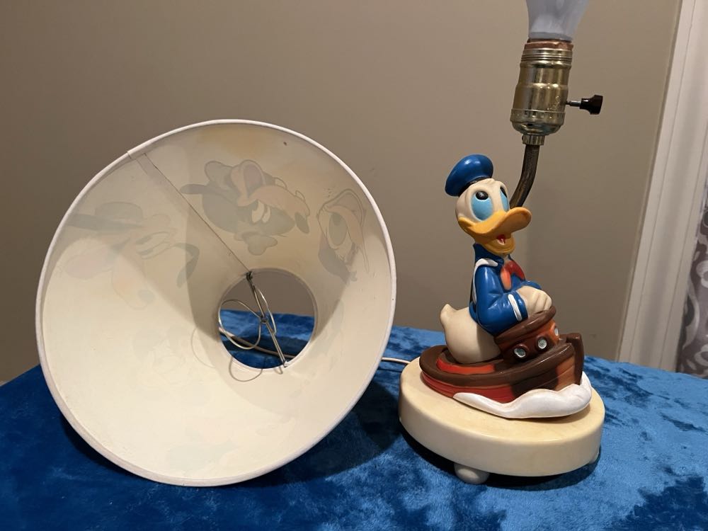 95) Pre-1968,Working Donald Duck Lamp With Disney Shade   plush collectible - Main Image 3