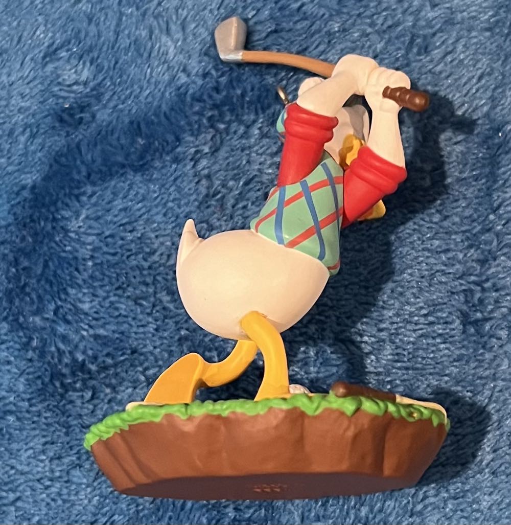 101) 1998 Hallmark Disney Ornament Donald Duck Golfing in GREAT shape!  plush collectible - Main Image 2