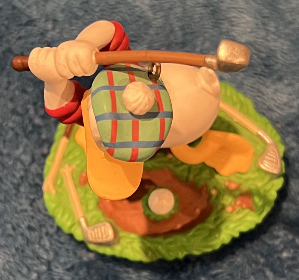 101) 1998 Hallmark Disney Ornament Donald Duck Golfing in GREAT shape!  plush collectible - Main Image 3