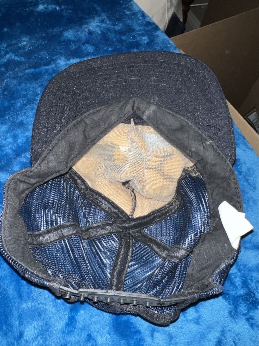 116) 80s New Era Disney Donald Duck Snapback Mesh Trucker Hat Cap Vintage Inside Is Disintegrating  plush collectible - Main Image 2