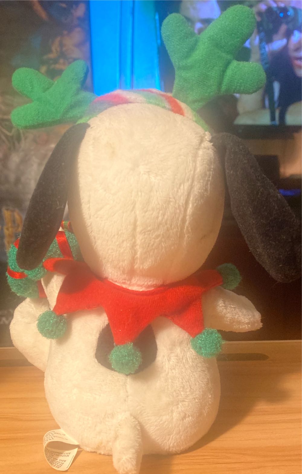 Peanuts Snoopy With Wreath Musical Animated Plush  (United States) plush collectible - Main Image 2