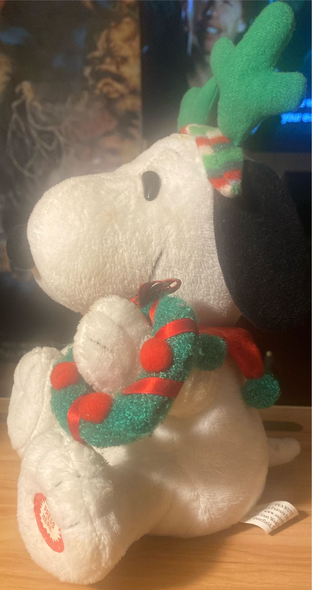Peanuts Snoopy With Wreath Musical Animated Plush  (United States) plush collectible - Main Image 3