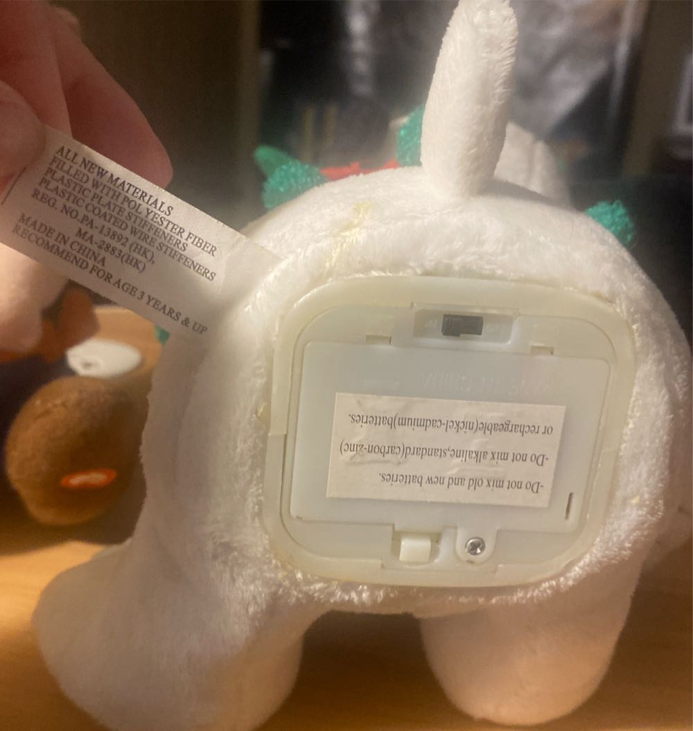 Peanuts Snoopy With Wreath Musical Animated Plush  (United States) plush collectible - Main Image 4