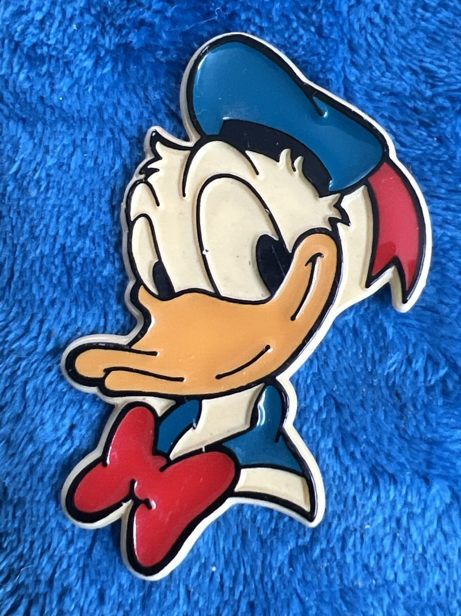 119) Walt Disney Donald Duck Plastic Fridge Magnet 80s   plush collectible - Main Image 2