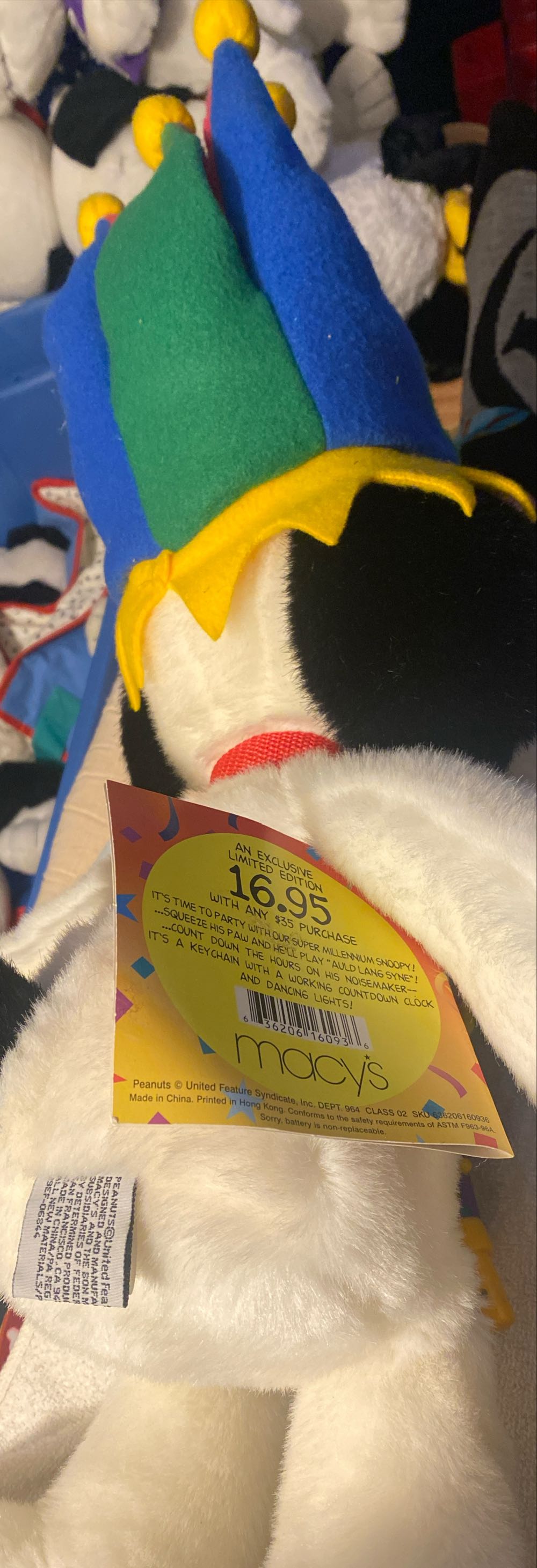 Snoopy Millennium Macys Original Snoopy Doll Millennium Macy’s Jester Peanuts Vintage Macy’s Snoopy New Years Eve Millennium Jester New Limited Edition Nwt Exclusive W Tag 1999  (United States) plush collectible [Barcode 636206160936] - Main Image 3
