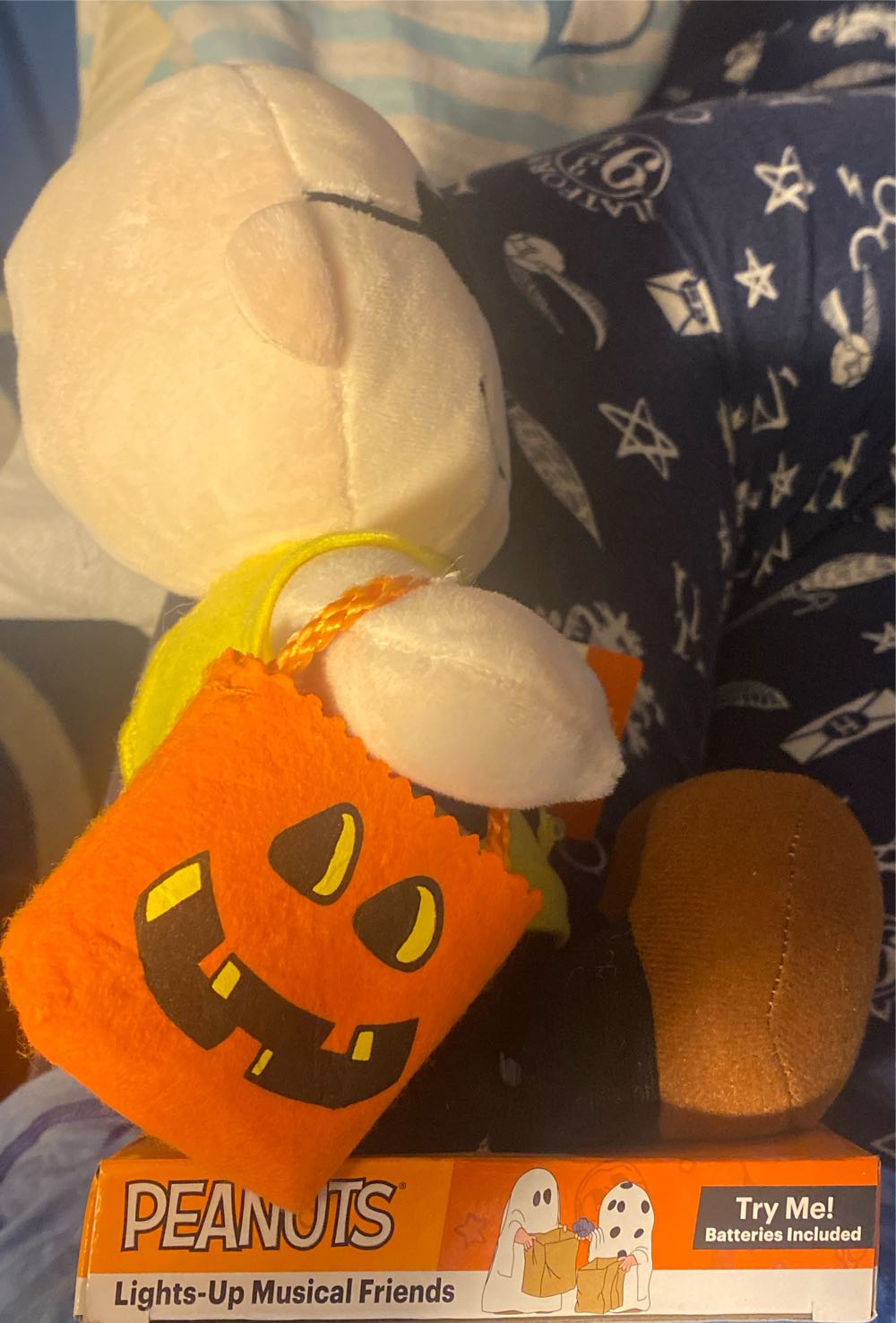 Peanuts The Great Pumpkin Lights-Up Musical Friends Charlie Brown In Mask Plush  (United States) plush collectible [Barcode 047475837618] - Main Image 2