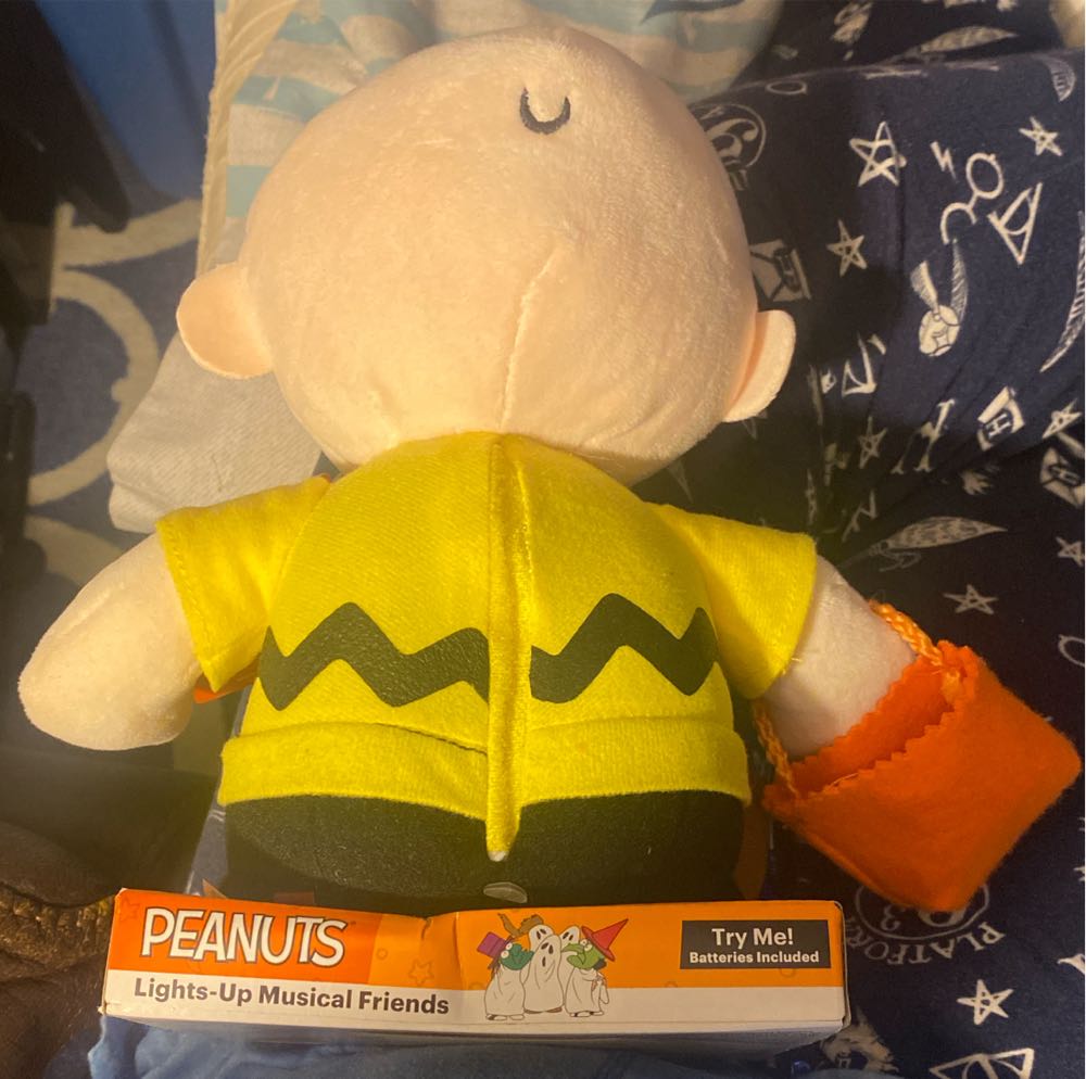 Peanuts The Great Pumpkin Lights-Up Musical Friends Charlie Brown In Mask Plush  (United States) plush collectible [Barcode 047475837618] - Main Image 3