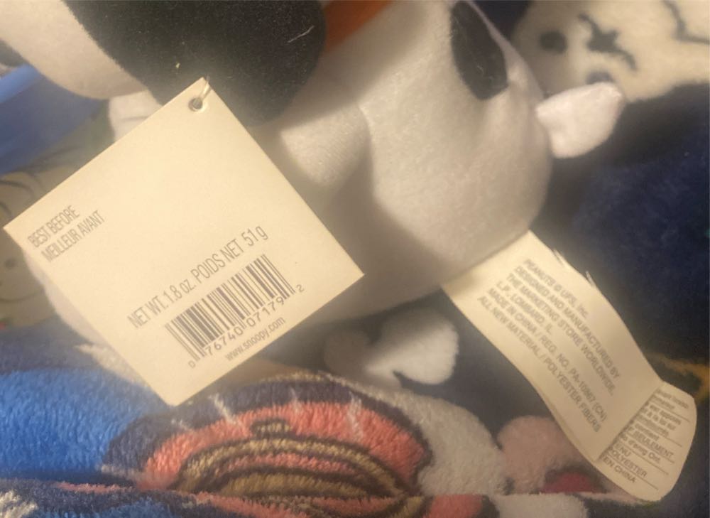 Whitman’s Peanuts Pirate Snoopy Halloween Plush  (United States) plush collectible [Barcode 076740071792] - Main Image 3