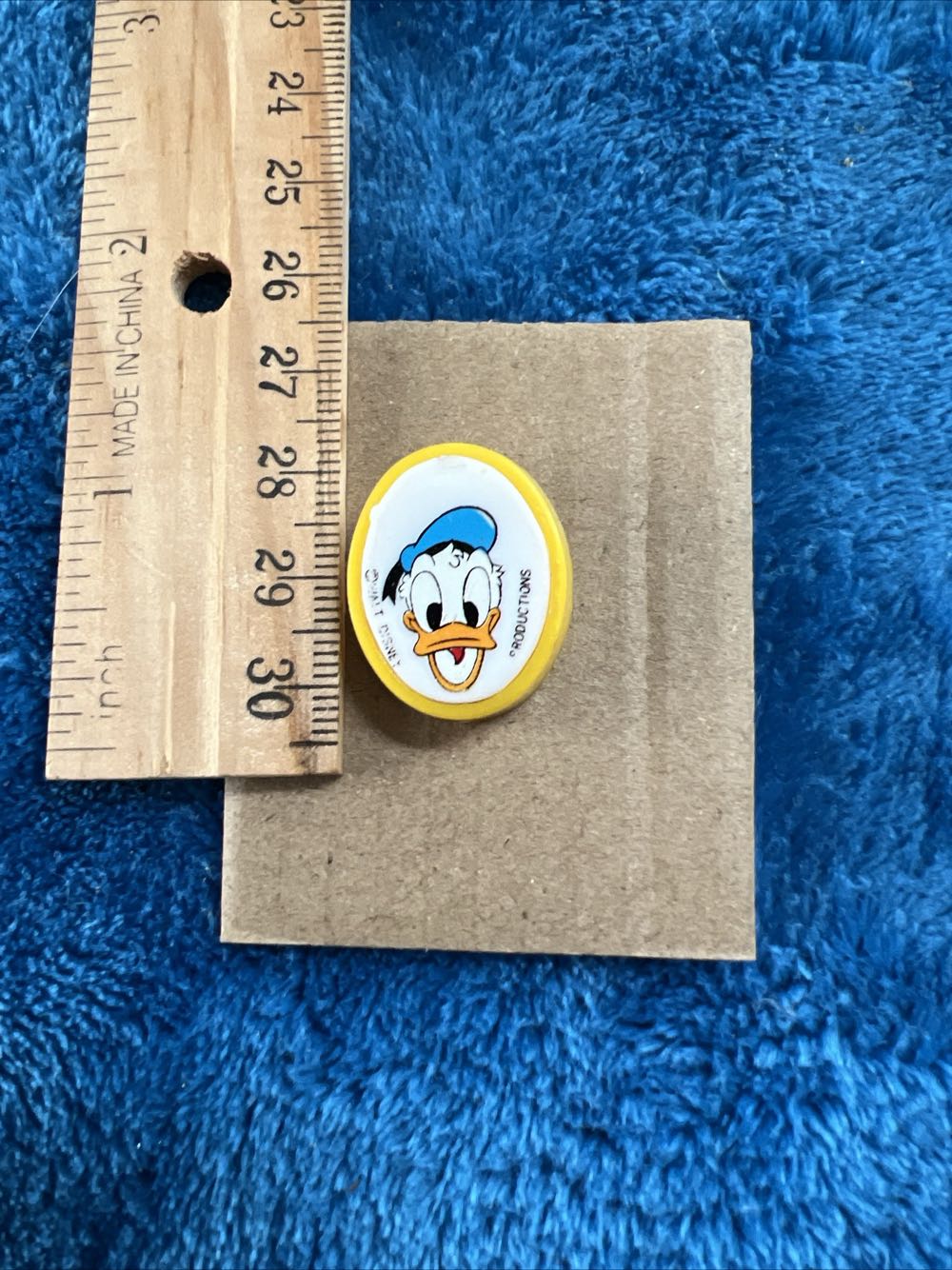 129) Donald 1 Earring Or Pin Oval Vintage   plush collectible - Main Image 4