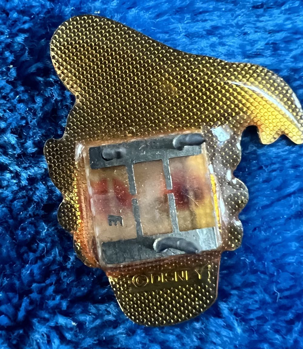 130) Donald Pin Light Up Eyes 3 Prong   plush collectible - Main Image 2