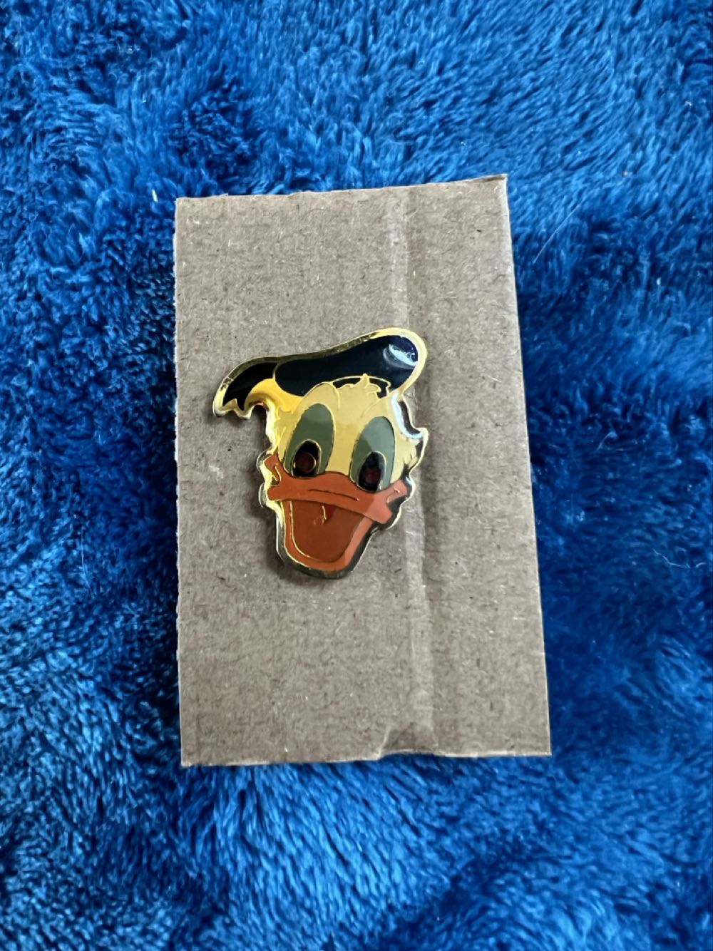 130) Donald Pin Light Up Eyes 3 Prong   plush collectible - Main Image 4