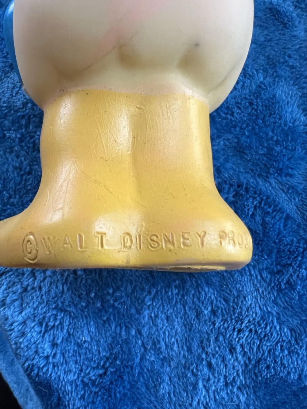 154) 1978 Walt Disney Donald Duck Rubber Squeak Toy Gabriel CBS Toys 7.5 in  plush collectible - Main Image 3