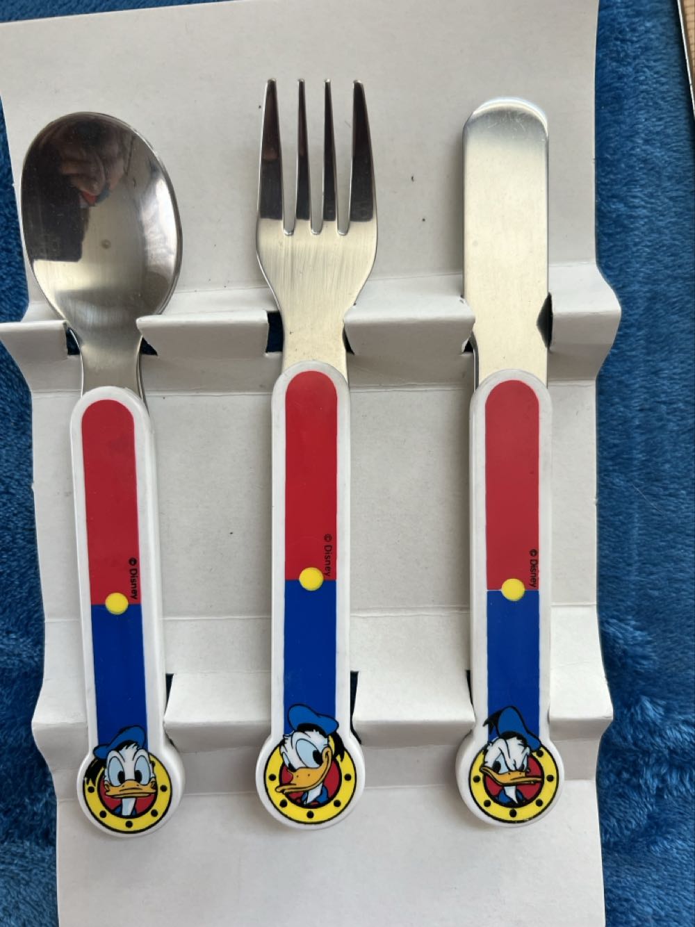 162) vintage, Donald Duck, French, Canada, silverware forks, spoon knife  plush collectible [Barcode 5010415870483] - Main Image 4