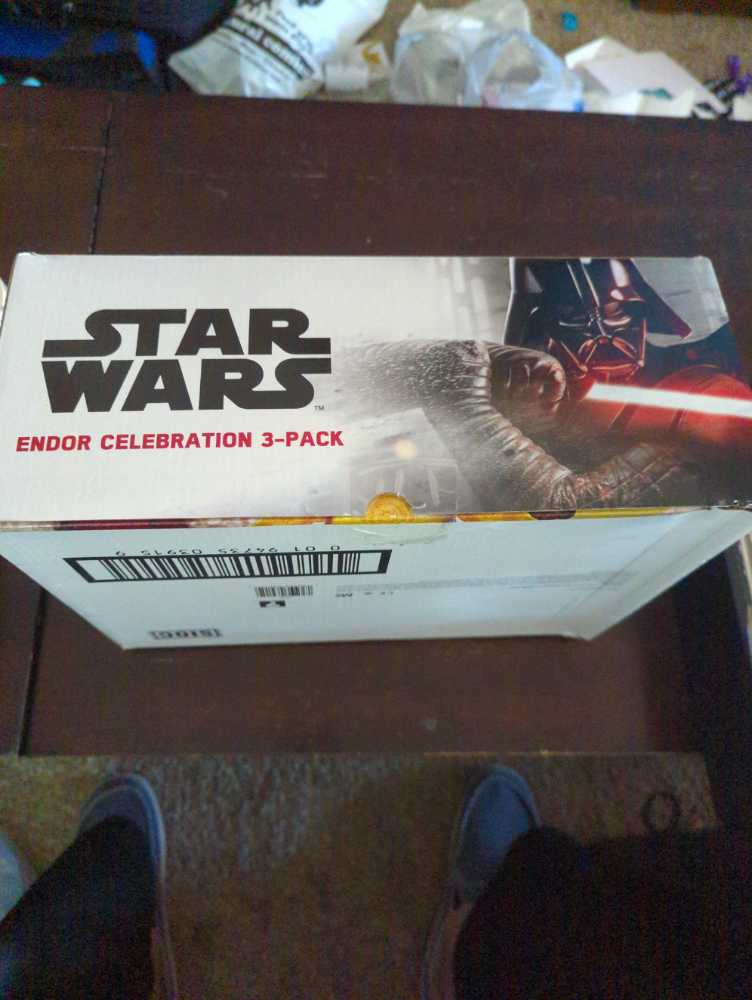 Star Wars Endor Celebration 3-Pack  plush collectible [Barcode 115100002462] - Main Image 4