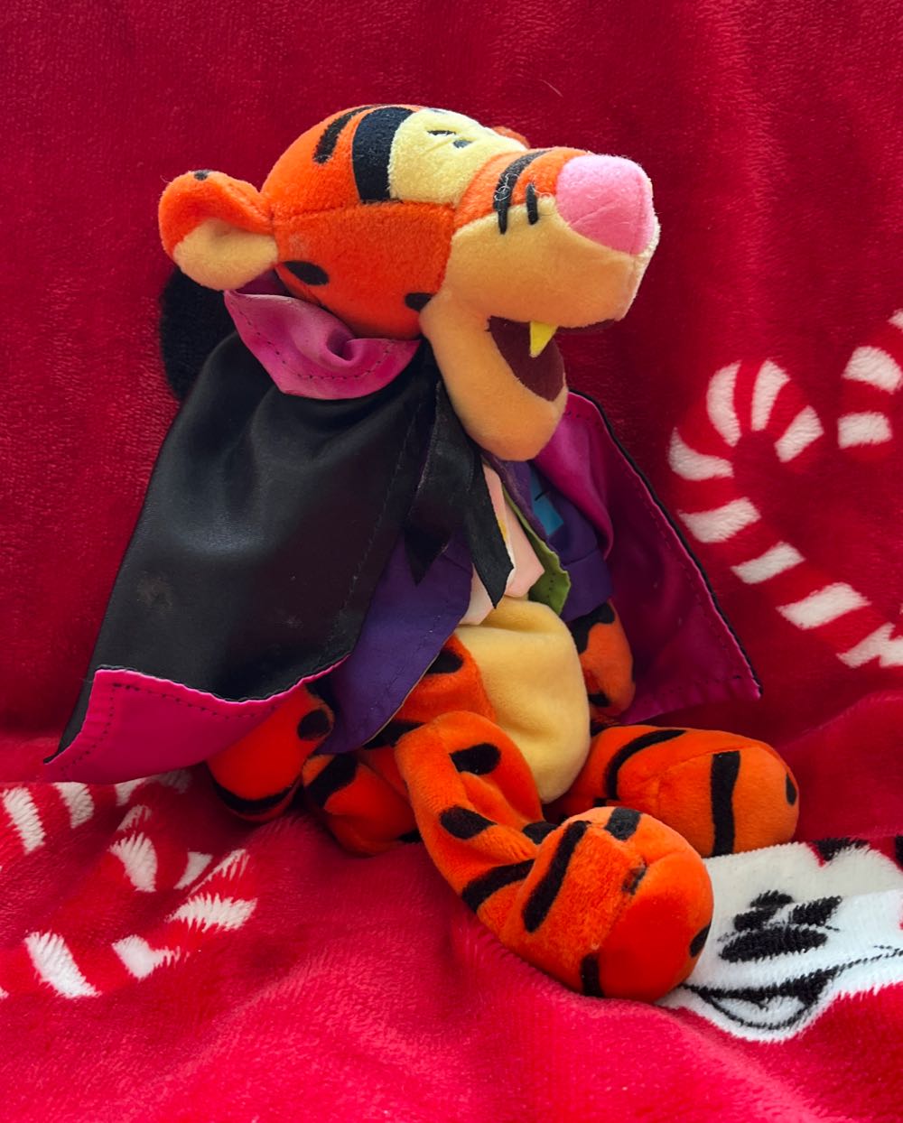 Dracula Tigger  plush collectible - Main Image 2