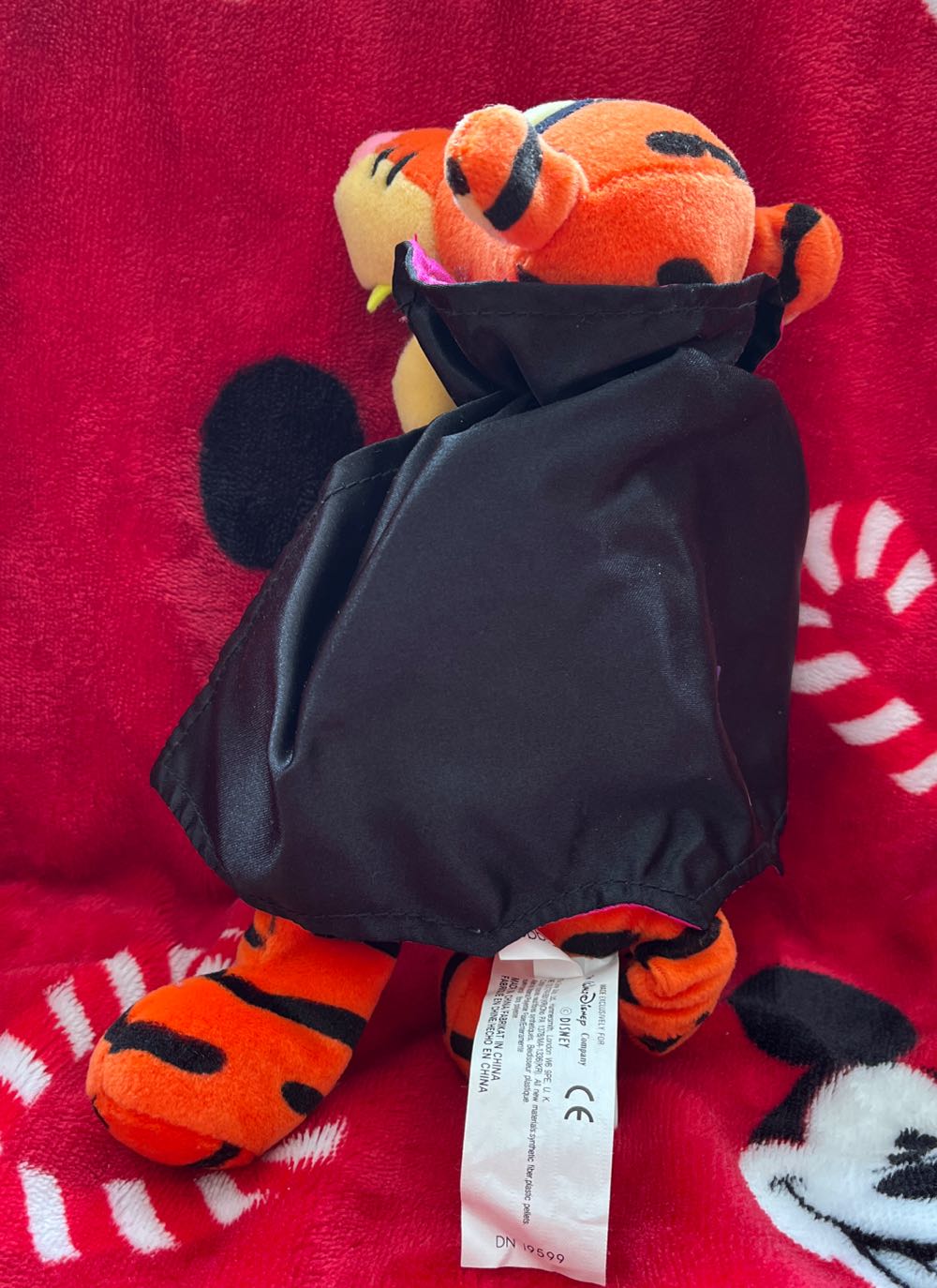 Dracula Tigger  plush collectible - Main Image 3