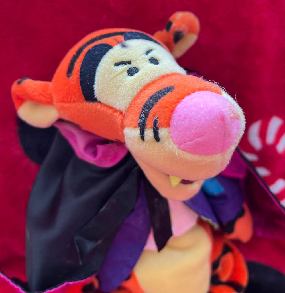 Dracula Tigger  plush collectible - Main Image 4