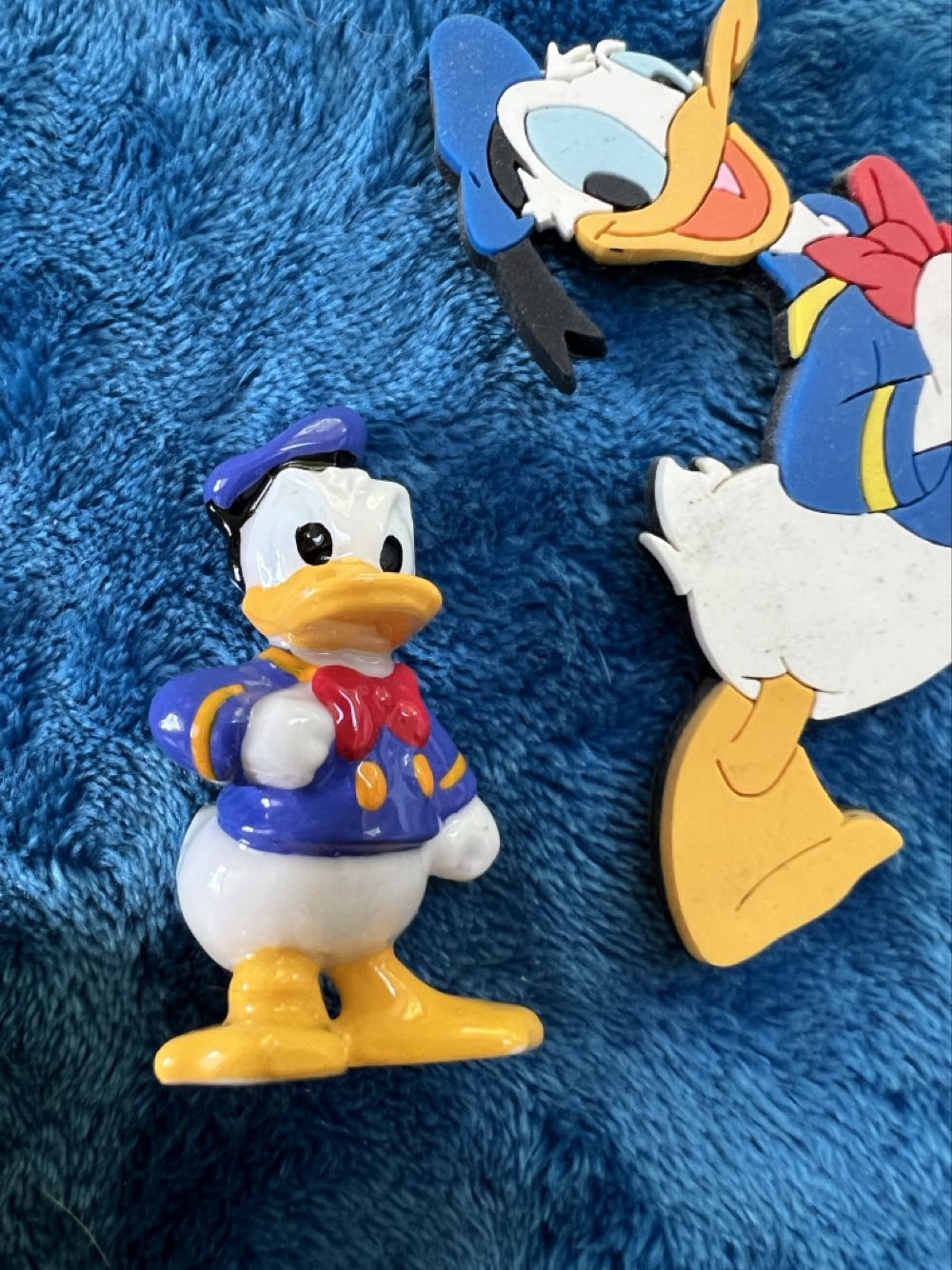 219) 6 Miscellaneous Vintage Donald Duck. Necklace Pin Magnet Pez  plush collectible - Main Image 3