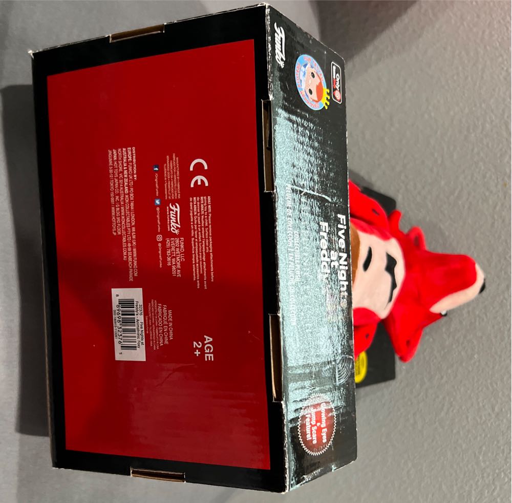 At Freddys Foxy Funko Five Nights At Freddy’s Foxy 13 Animatronic  (United States) plush collectible [Barcode 889698323765] - Main Image 4