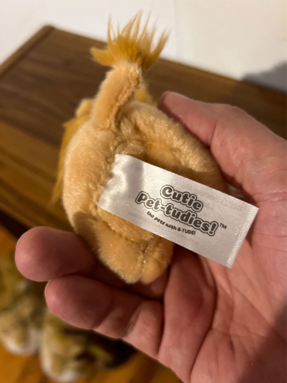 Plush Cutie Pet Tudies Wrist Cuff Lion 0842181137652 : Gift  plush collectible [Barcode 842181137652] - Main Image 4