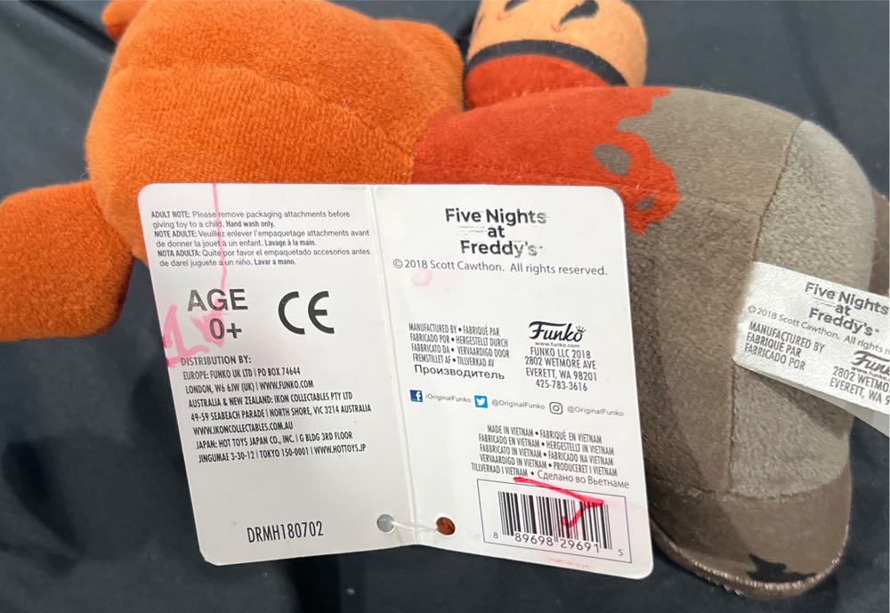 4 Funko Five Nights At Freddy’s Twisted Ones Foxy  plush collectible [Barcode 889698296915] - Main Image 3