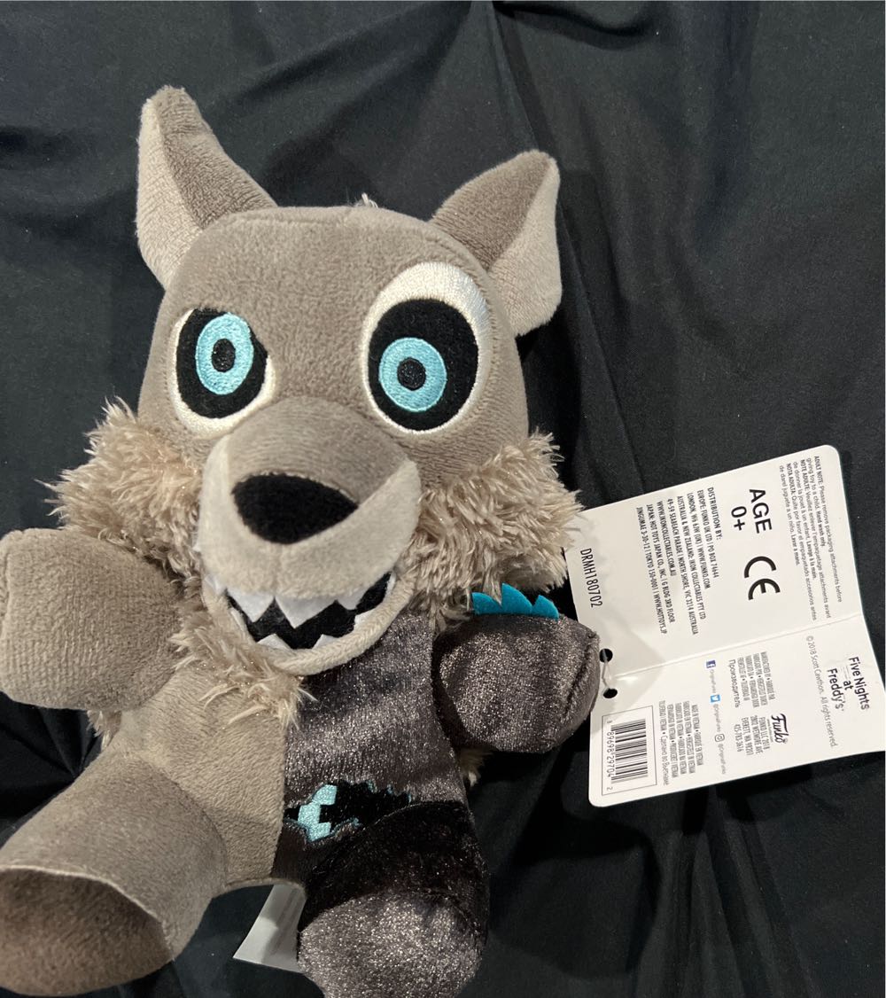 4 Twisted Wolf  plush collectible [Barcode 889698297042] - Main Image 3