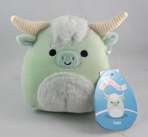 Pua Medium 14” Disney Store Import New Mint Condition