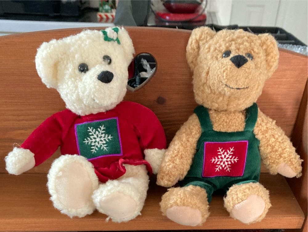 Hallmark Mistletoe Kissing Bears  plush collectible - Main Image 2