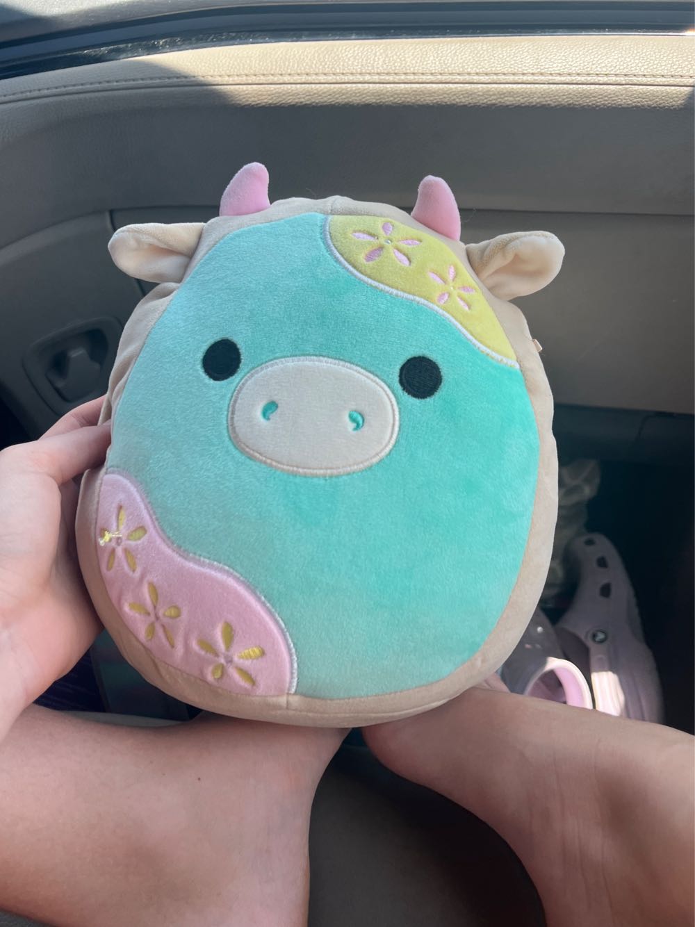 May Spring Garnett  (United States) plush collectible - Main Image 2