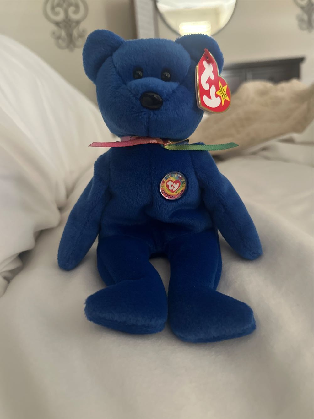 Disney’s Eeyore & Winnie The Pooh Picnic Rumbly In My Tumbly” Snow Globe