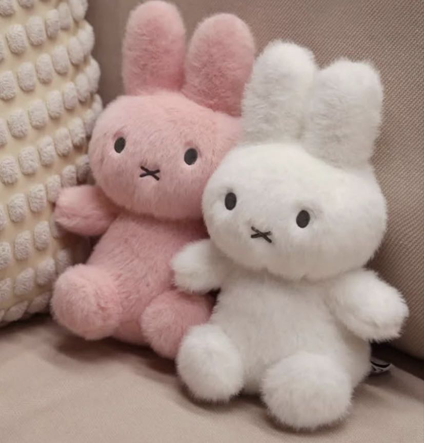 The Elefontaines At The Sea