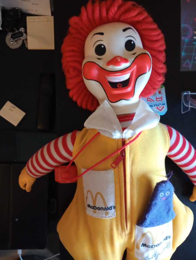 Disney Tigger 6.5” Plush With Saxophone And Hat