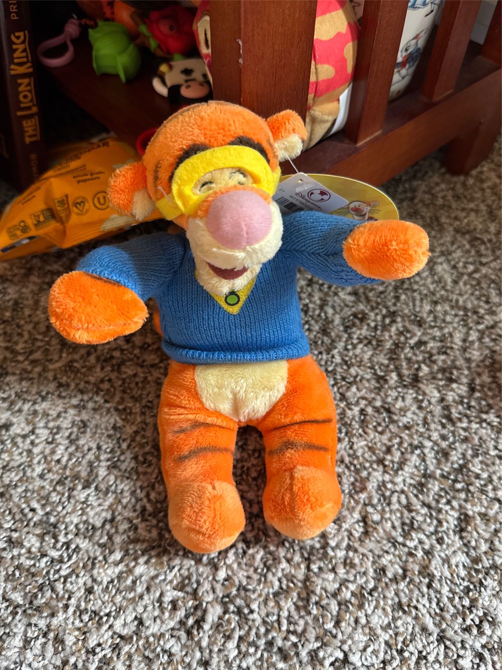 Pooh Winnie The & Tigger Disney 9”  plush collectible [Barcode 401978800126] - Main Image 2
