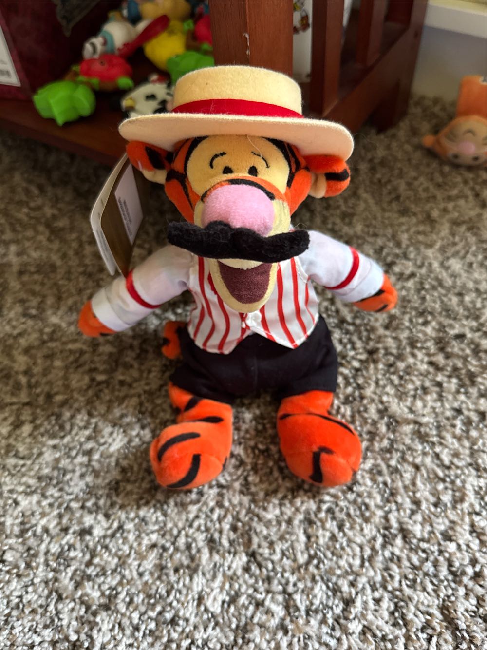 Small Pooh Balloon Snowglobe 